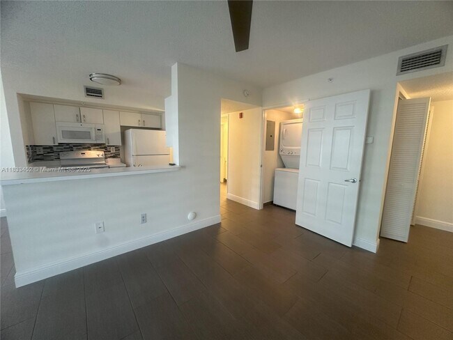 Building Photo - 2640 S University Dr