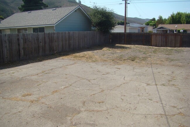 Building Photo - Southside cutie, 2bd/1ba  available June10...