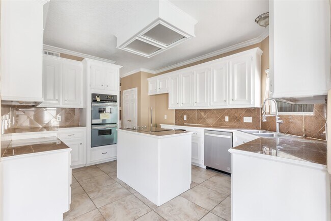 Building Photo - 16222 Rutley Cir