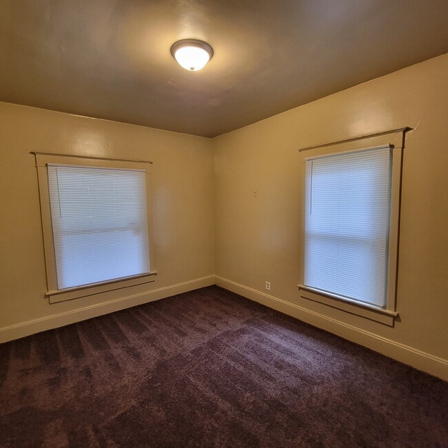Building Photo - Beautiful 3 Bedroom