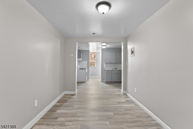 Building Photo - 23 Monroe St