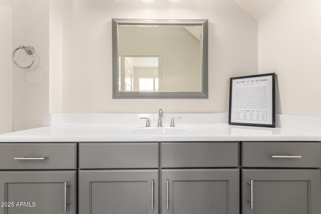 Building Photo - 1270 E Curry Rd