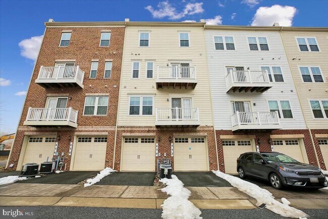 Building Photo - 452 Exchange Avenue