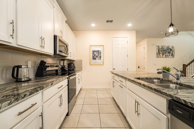 Building Photo - 1566 Mermaid Cv Wy