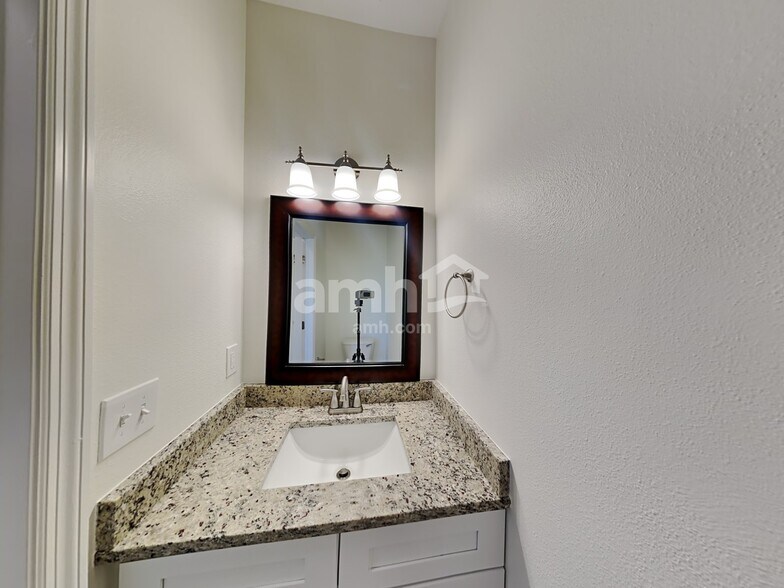 Building Photo - 5803 Sweet William Terrace