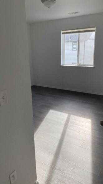 Building Photo - 2721 W Marina Dr