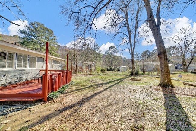 Building Photo - 204 Woodside Dr