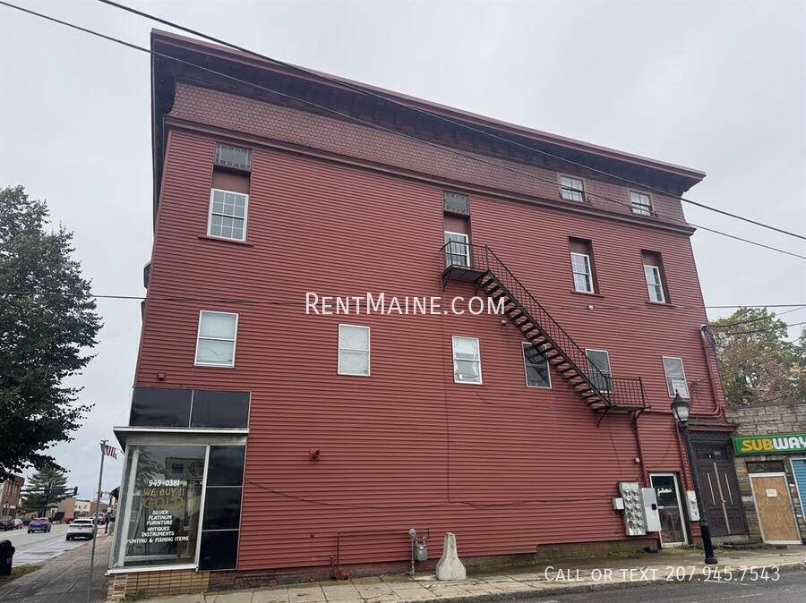 Building Photo - 255 Main St