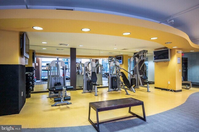 Building Photo - 3600 S Glebe Rd