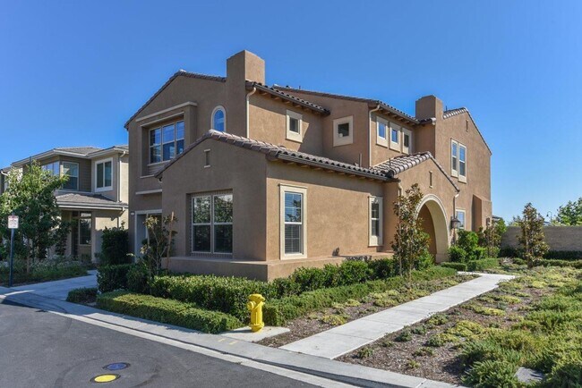 Building Photo - 4bd/4.5ba Single Family House w/ VIEW Gate...