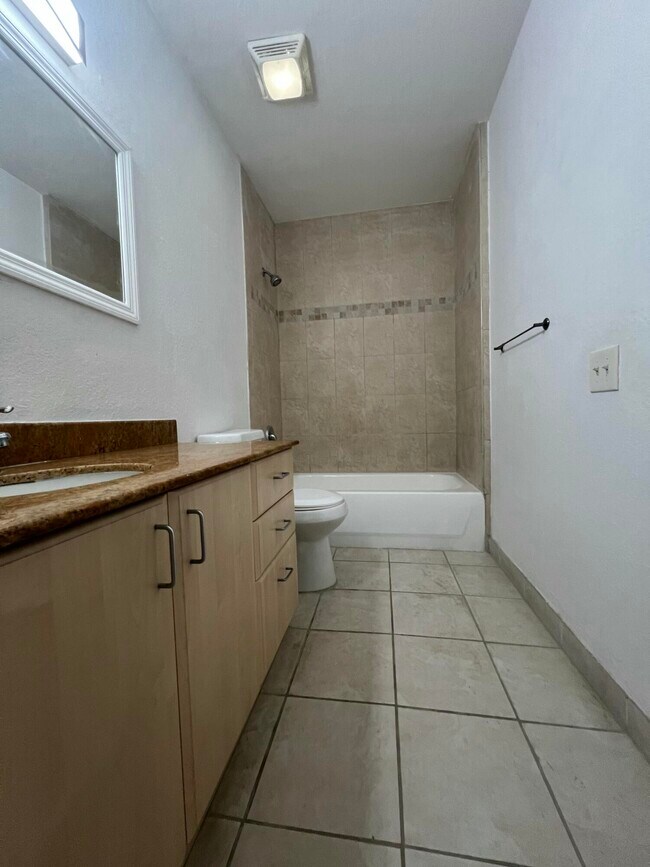 Building Photo - 1610 Presidential Way