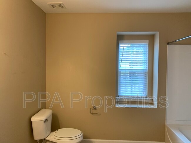 Building Photo - 400 Regulators Way