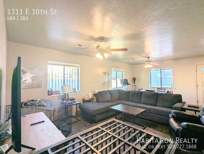 Building Photo - 1311 E 10th St