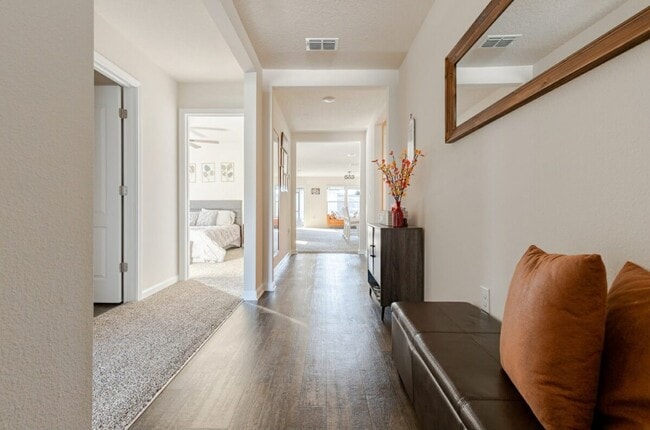 Building Photo - 3 Pinnacle Pl