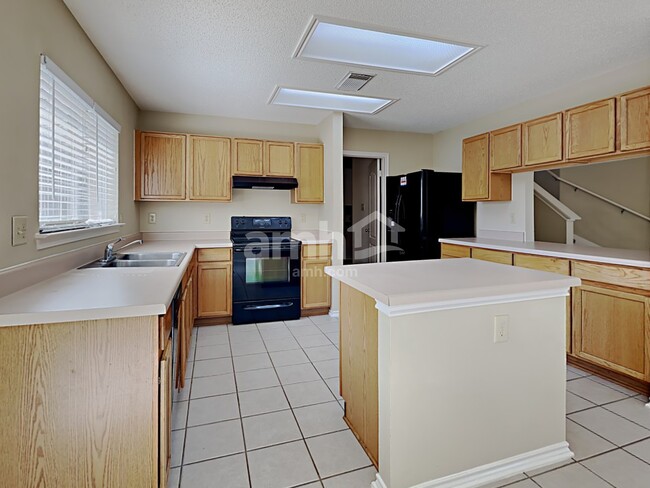 Building Photo - 12010 Crescent Chase