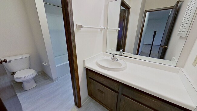 Building Photo - Upper 1 Bedroom 1 Bathroom Apartment is Av...