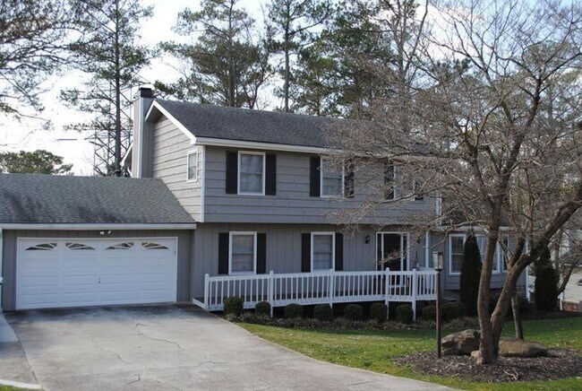 Building Photo - 4060 Summit Dr