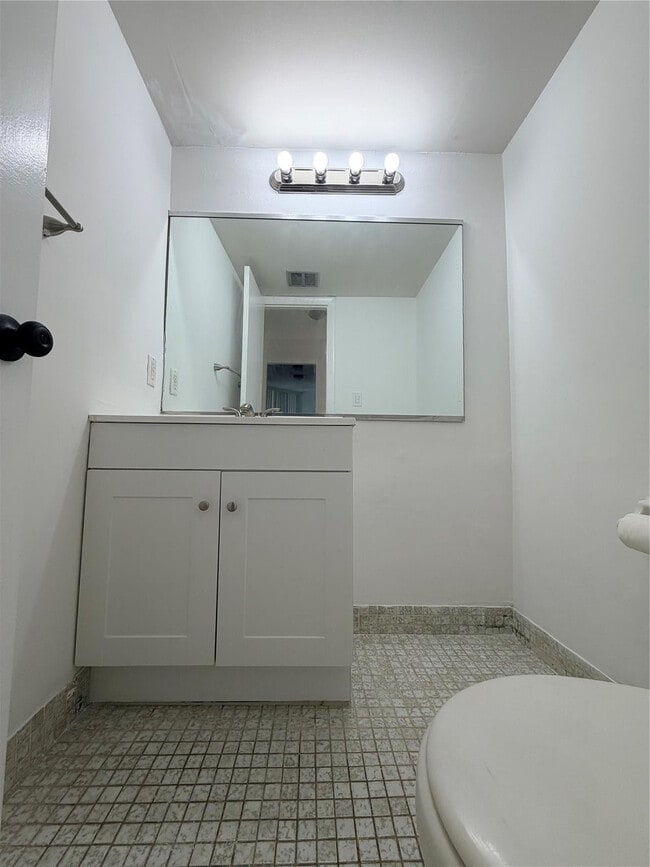 Building Photo - 3100 N Pine Island Rd