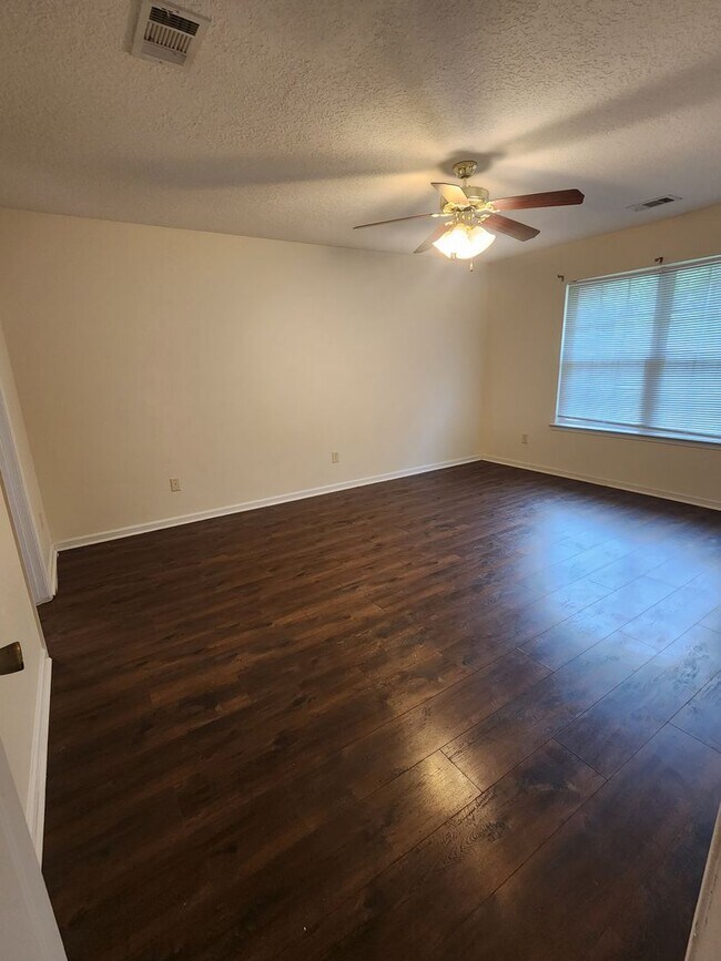 Building Photo - 24 Idus Ln