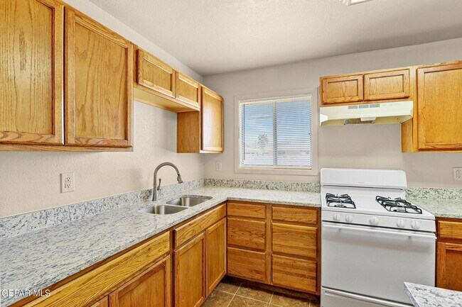 Building Photo - 4948 Aiken Ln