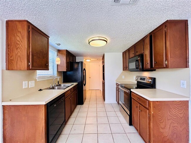 Building Photo - 8800 Clearbrook Trail