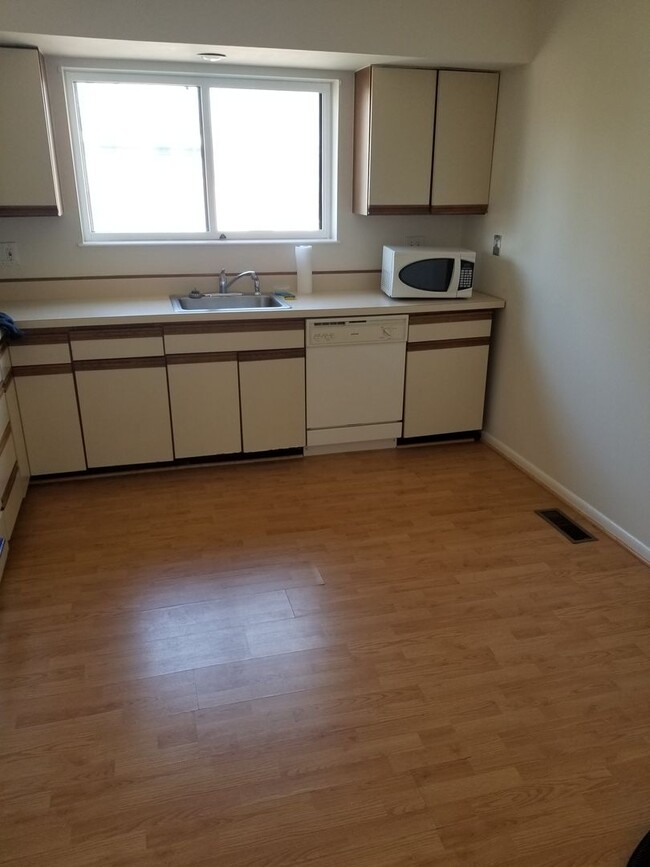 Building Photo - Spacious 2-Bedroom Apartment in Tinicum To...