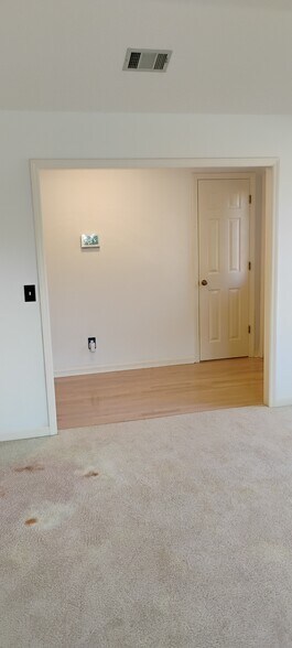 Building Photo - 101 Raintree Dr