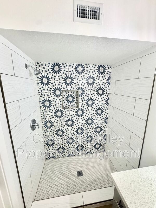 Building Photo - 73525 Shadow Mountain Dr