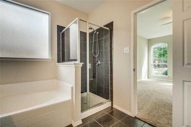Building Photo - 13553 Valley Mills Dr