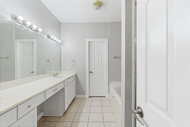Building Photo - 16727 Sonoma Del Norte Dr
