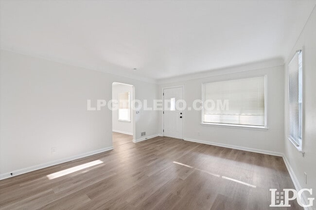 Building Photo - 3714 Wallwerth Dr