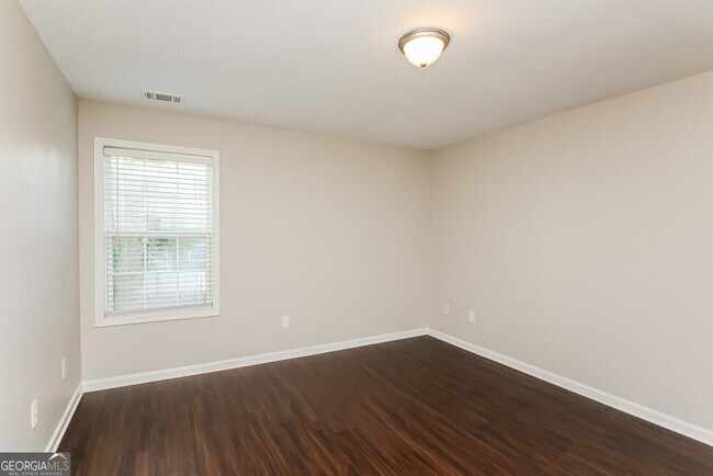 Building Photo - 5941 Apple Grove Rd NE