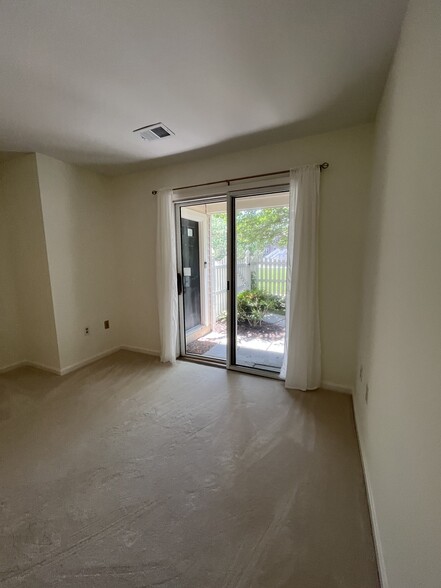 Building Photo - 10213 Willow Mist Ct