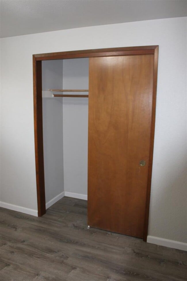 Building Photo - 2 Bedroom, 1 Bathroom Duplex!!!!