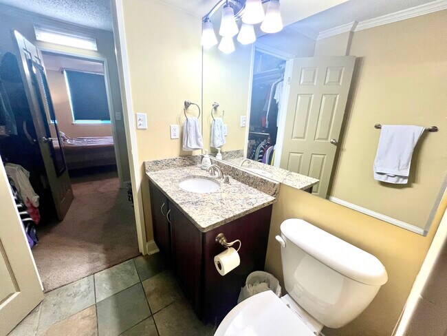 Building Photo - 1131 Stringers Ridge Rd