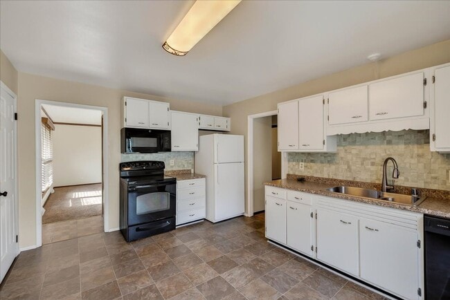Building Photo - 1806 Golden Oak Ln