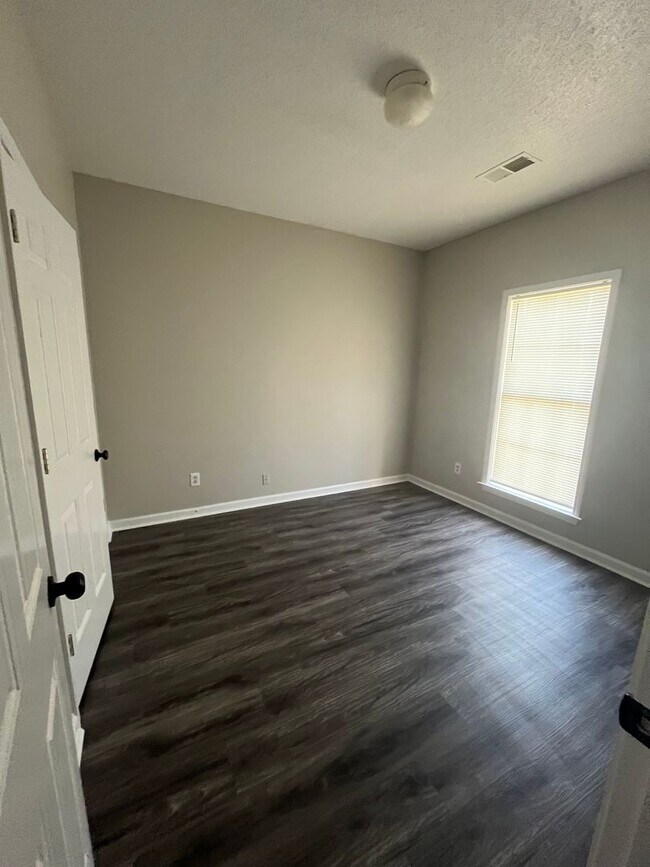Building Photo - 1686 Frence Creek Cove N