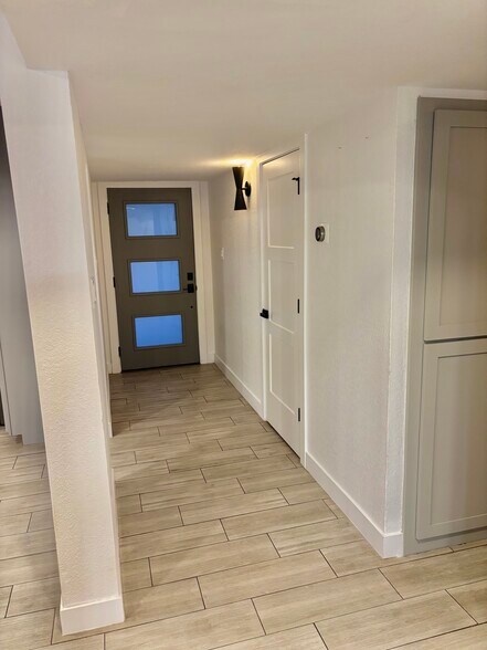 Building Photo - 6059 N 22nd Ave