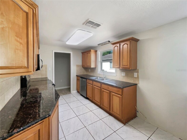 Building Photo - 1714 Sanchez Ave