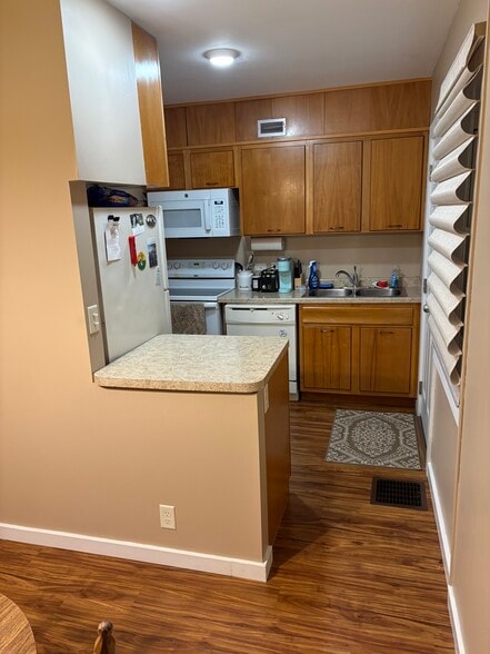 Building Photo - 2113 Broadlawn Rd