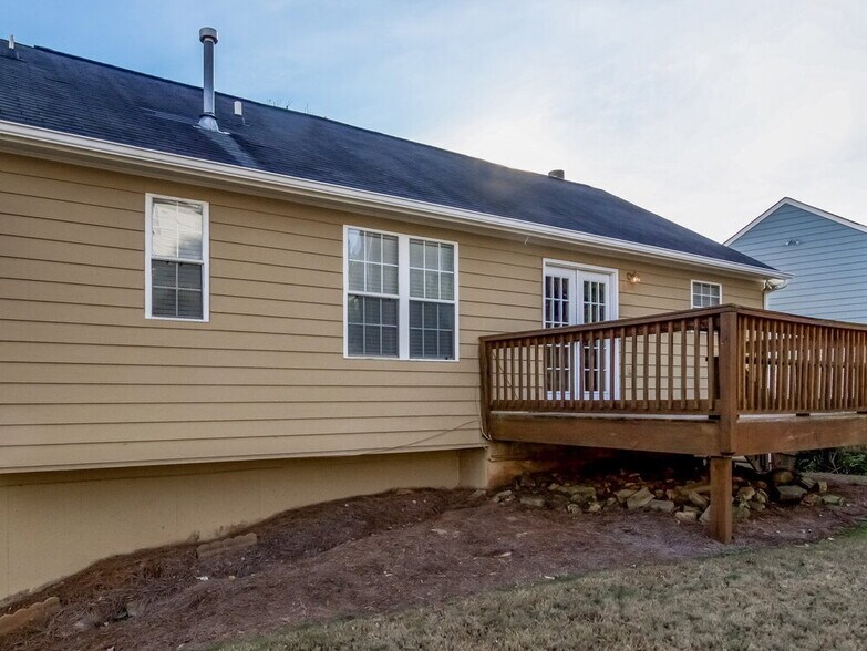 Building Photo - 2695 Chadwick Ln NW