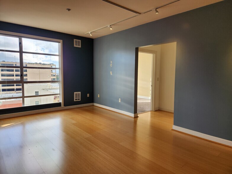 Building Photo - 585 9th St