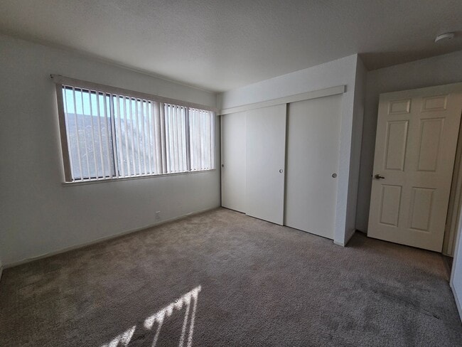 Building Photo - Hurley Place Condo