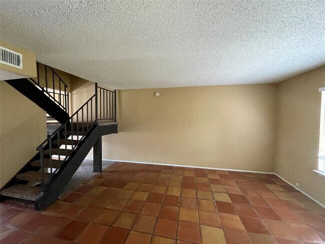 Building Photo - 9611 Blue Creek Ln