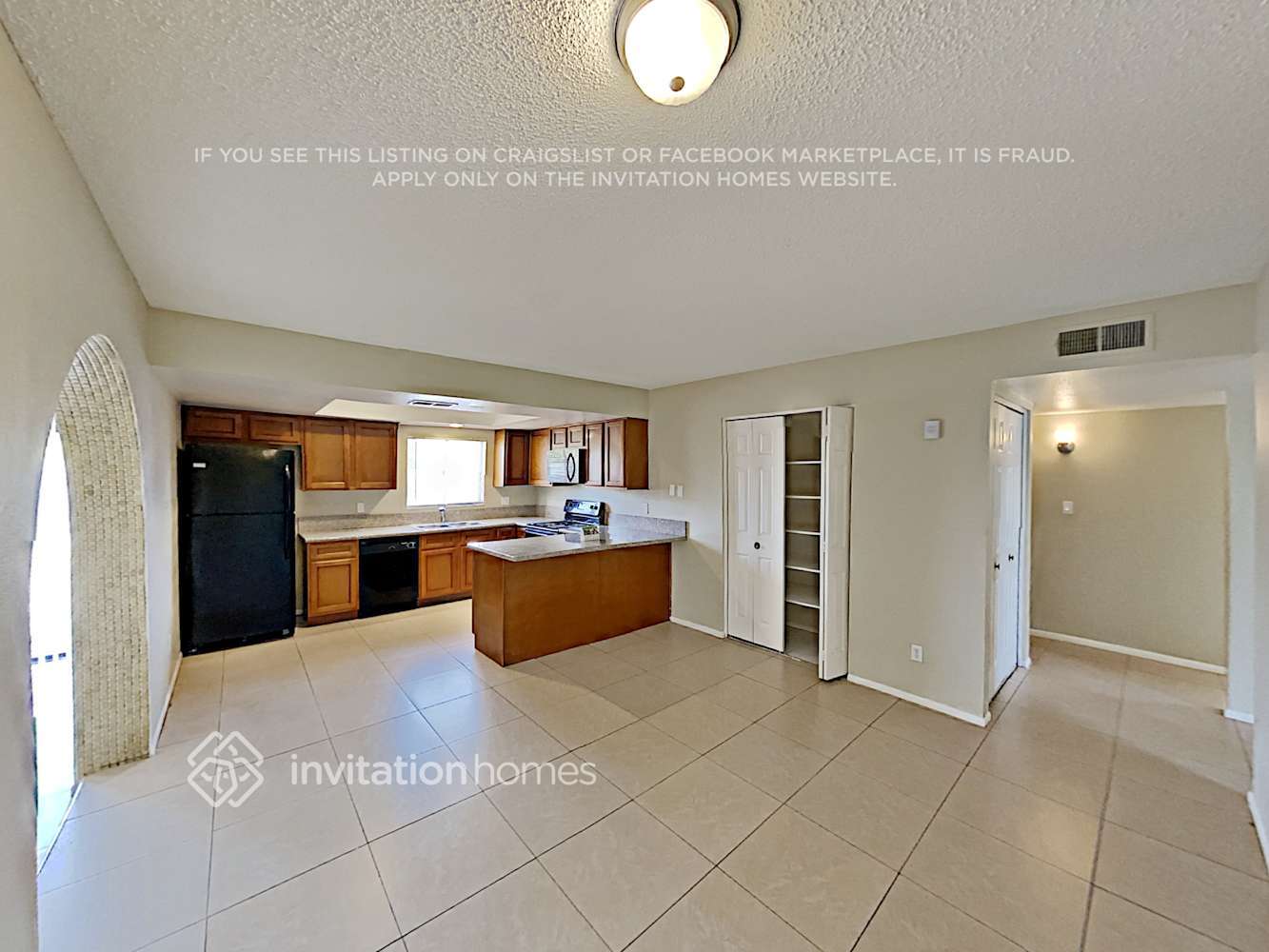 Building Photo - 7016 W Wilshire Dr