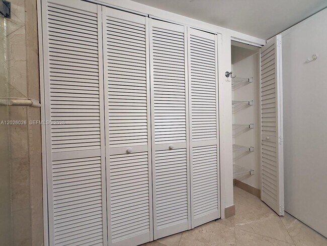 Building Photo - 16400 Collins Ave