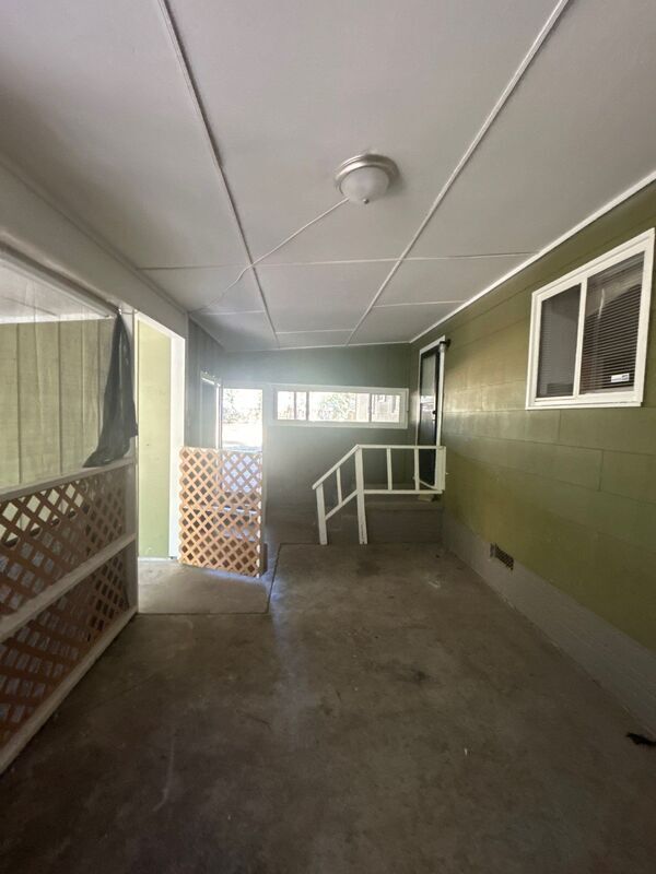 Building Photo - 1618 Kentwood Dr
