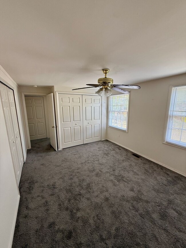 Building Photo - Olde Crofton Charm! Two Bedroom Townhome