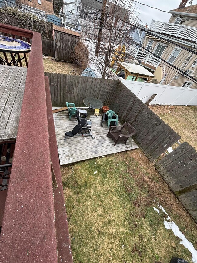 Building Photo - 329 E Chester St