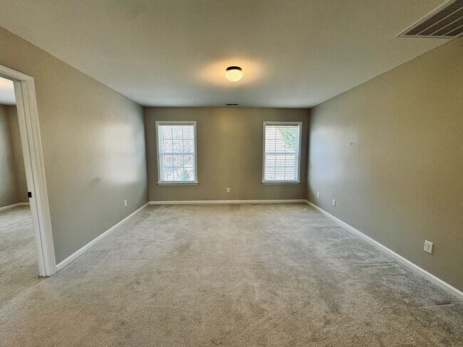 Building Photo - South AVL - Well Kept, Large Home with Garage